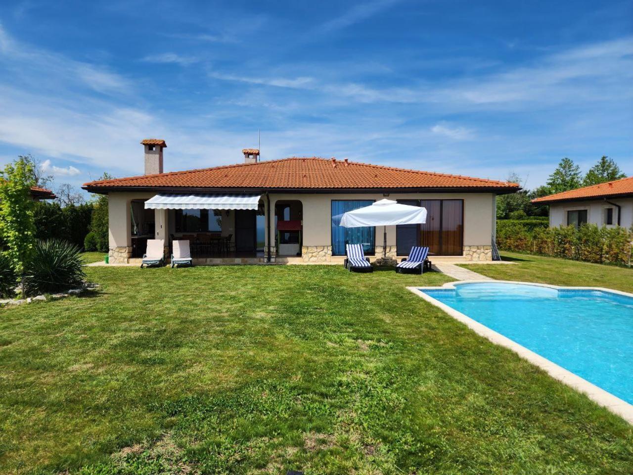 Private Villa 102 With Heated Pool In Blacksearama Balchik Extérieur photo